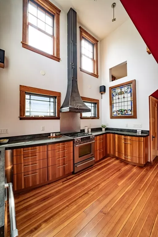 305 Locust St, Northampton, MA 01062