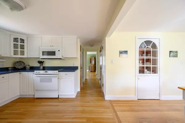 Hingham, MA 02043,8 Pioneer Road