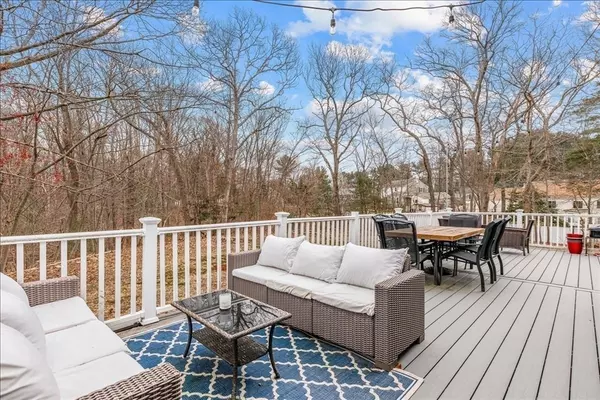 Hingham, MA 02043,1 Country Ln