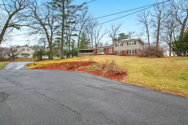 East Longmeadow, MA 01028,31 Oak Bluff Cir