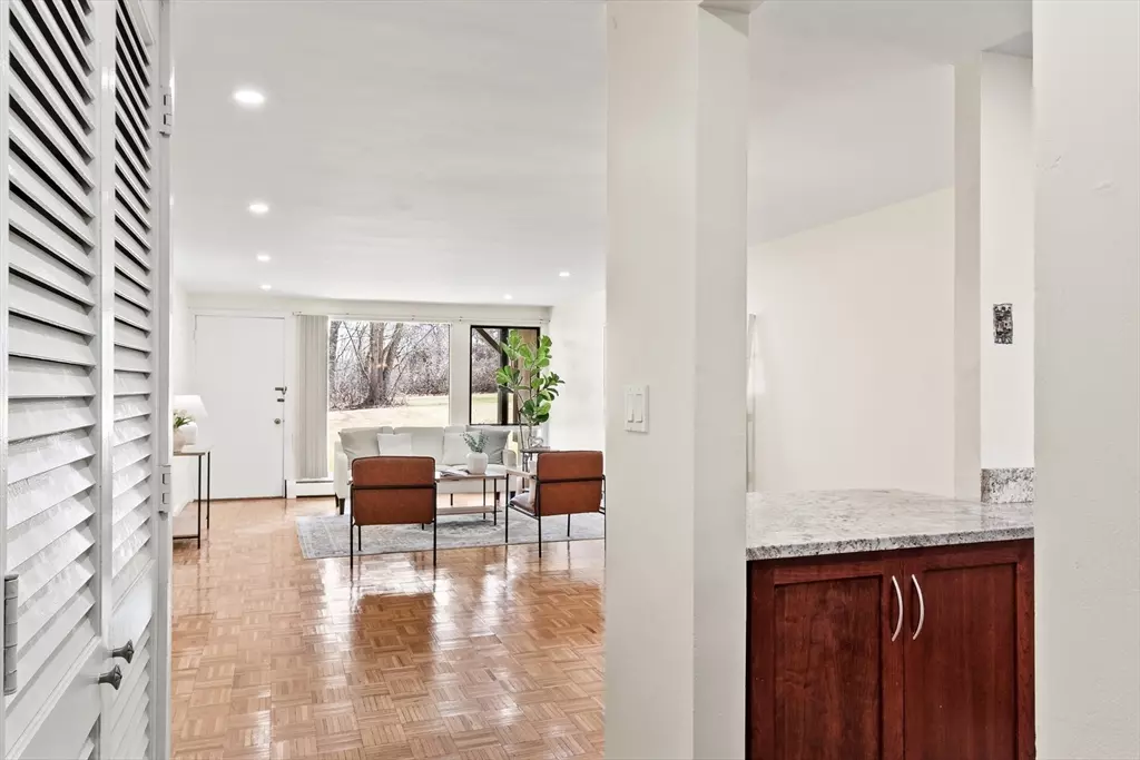 Norwood, MA 02062,315 Neponset St #40