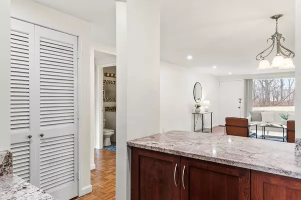 Norwood, MA 02062,315 Neponset St #40