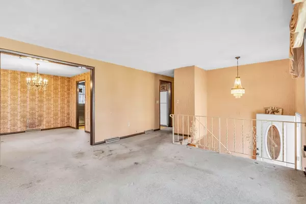 Milford, MA 01757,31 Redwood Dr