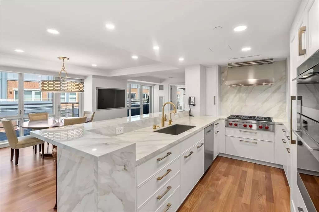 Boston, MA 02109,4 Battery Wharf #4604