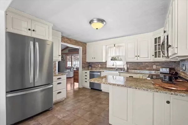 Holden, MA 01520,136 Winthrop Ln