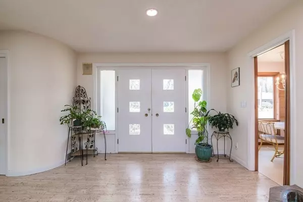 Longmeadow, MA 01106,127 Magnolia Circle