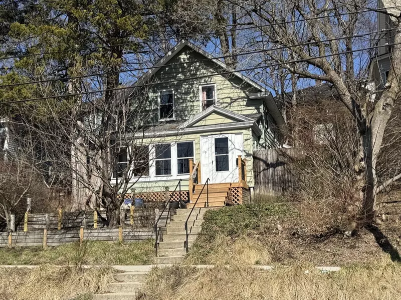 79 Hope St, Greenfield, MA 01301