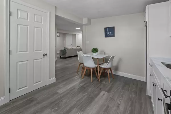 Seekonk, MA 02771,75 County St #1