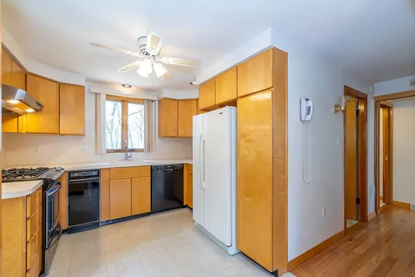 Billerica, MA 01821,23 Fox Hill Rd