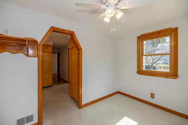 Billerica, MA 01821,23 Fox Hill Rd