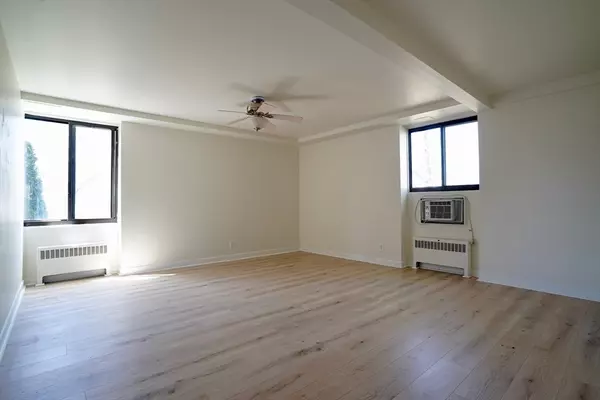 Andover, MA 01810,3 Longwood #104