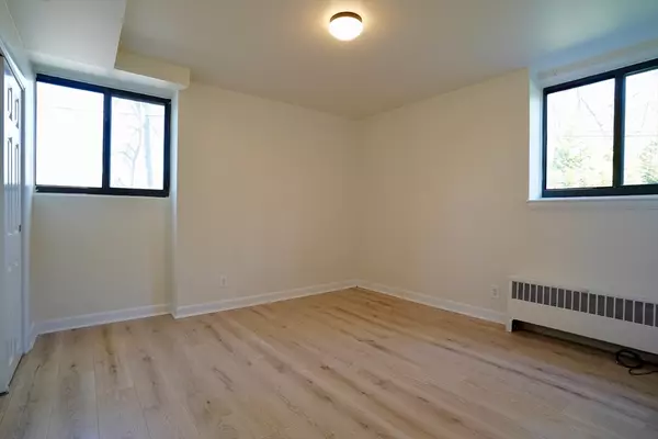 Andover, MA 01810,3 Longwood #104