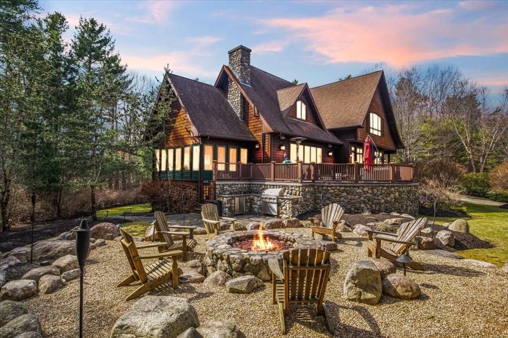 101 Elm St, Medfield, MA 02052
