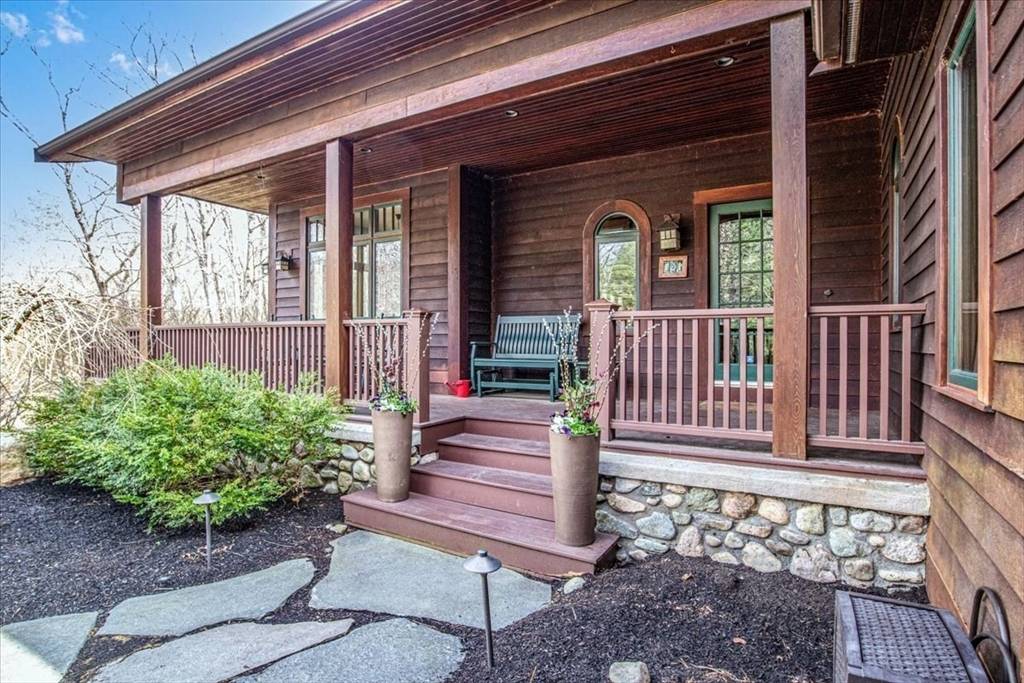 Medfield, MA 02052,101 Elm St