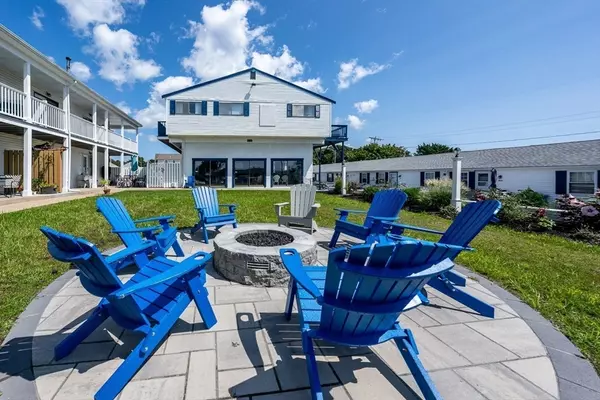 Yarmouth, MA 02673,60 Broadway St #9