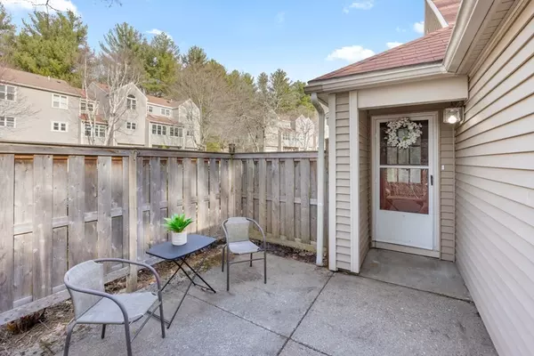 Oxford, MA 01537,22 Thayer Pond Dr #6