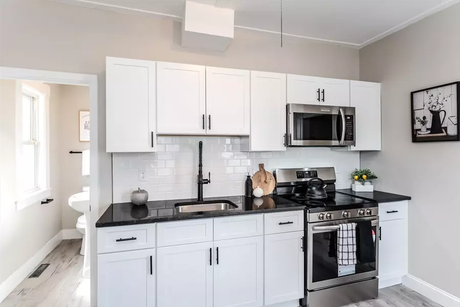 9 Ladd St, Springfield, MA 01109