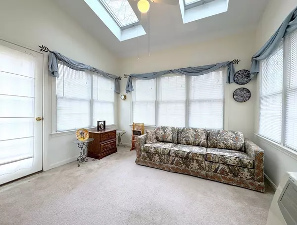 Mansfield, MA 02048,631 East St #B101