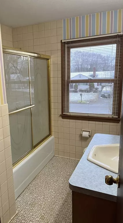 South Hadley, MA 01075,242 East St