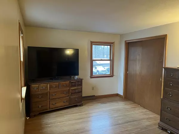 South Hadley, MA 01075,242 East St