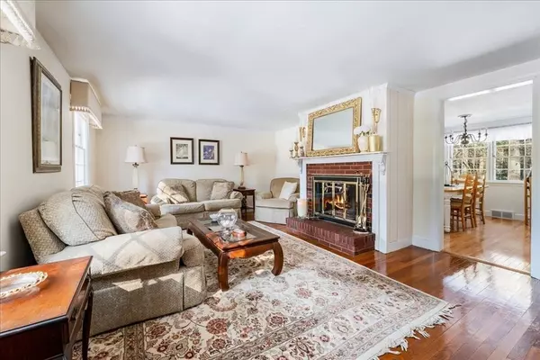 Hingham, MA 02043,25 Farm Hills