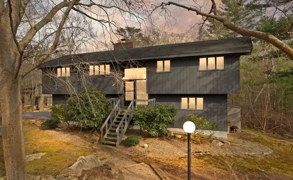 16 Ledgewood Road, Manchester, MA 01944