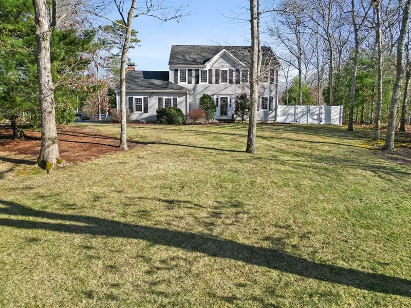 9 Bog River Bnd, Mashpee, MA 02649