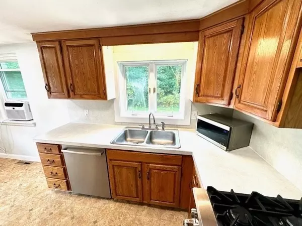 Bourne, MA 02553,70 Clay Pond Road