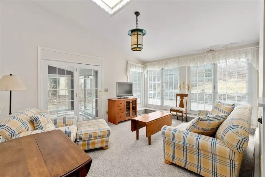 422 Liberty Square Rd, Boxborough, MA 01719