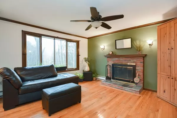 Sutton, MA 01590,3 Dewitt Rd