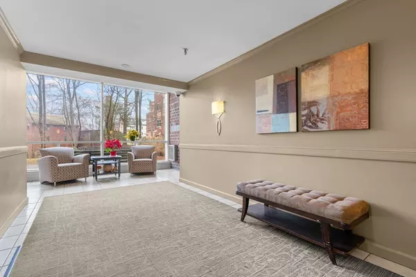 Arlington, MA 02476,1 Watermill Place #320
