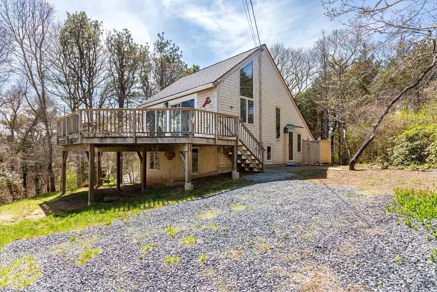 14 Lindas Ln, Orleans, MA 02653