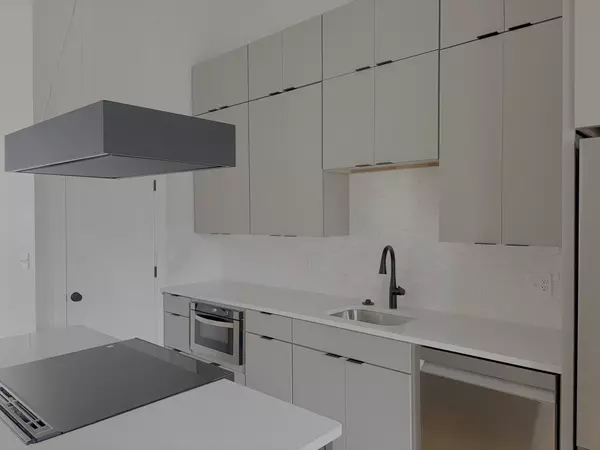 Medford, MA 02155,421 High St #101