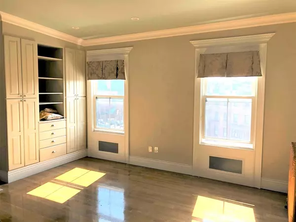 88 Charles #8, Boston, MA 02114