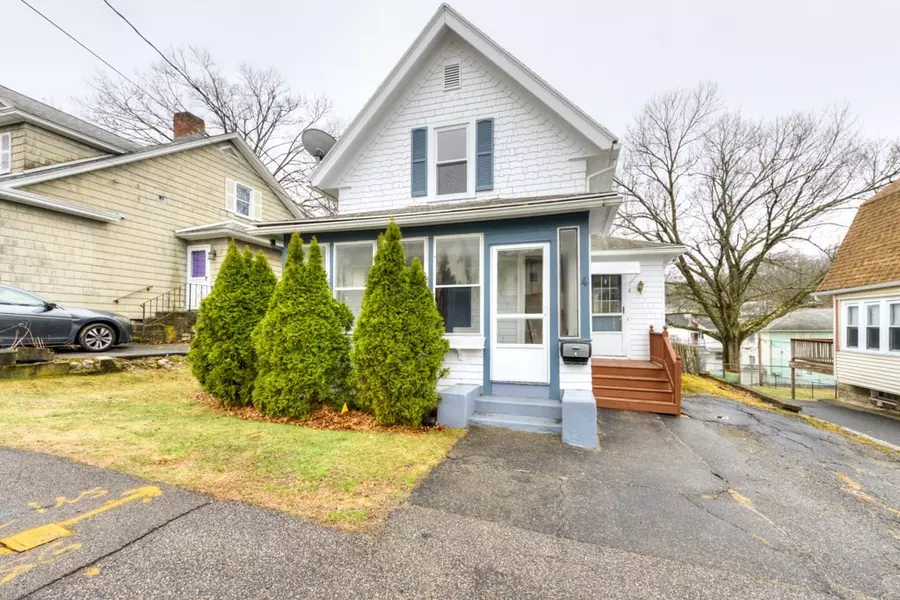 4 Commonwealth Ave, Worcester, MA 01604