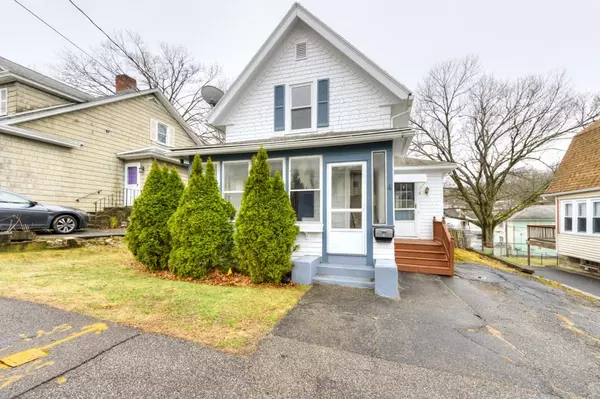 4 Commonwealth Ave, Worcester, MA 01604