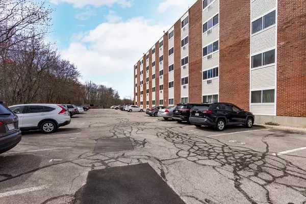 Weymouth, MA 02188,215 Winter St #3P