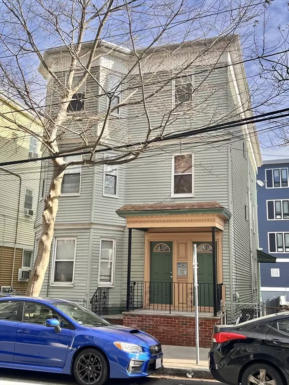 25 Bloomingdale St, Chelsea, MA 02150