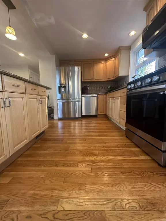 Wakefield, MA 01880,18 Walton Street