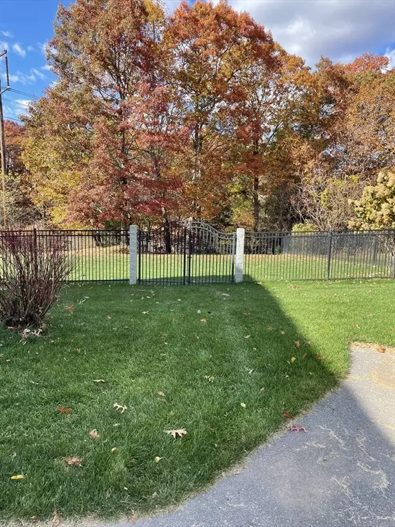 Boylston, MA 01505,1 Brooke Rd