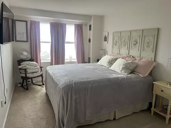 Fall River, MA 02720,750 Davol St #122