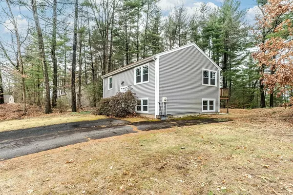 Amherst, MA 01002,9 Edge Hill Rd
