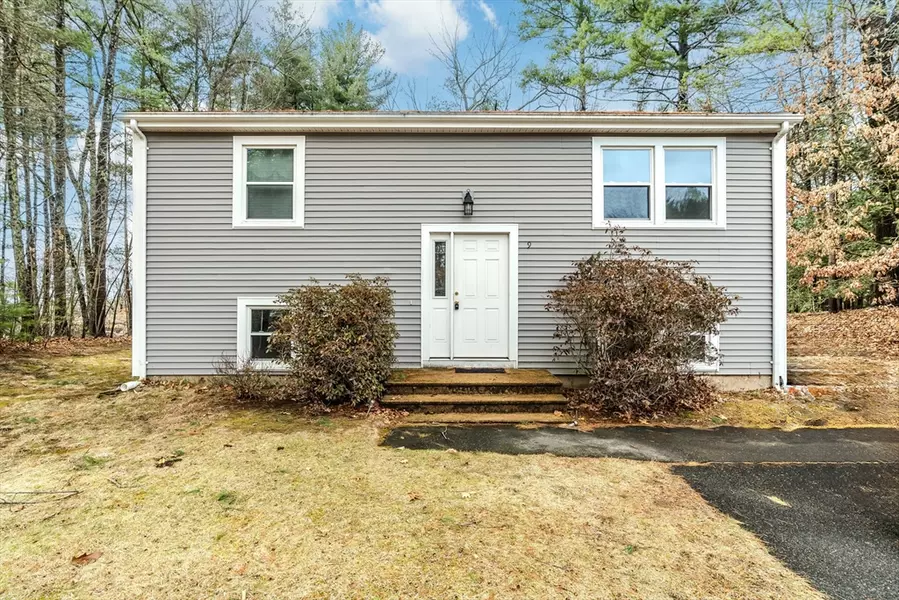 9 Edge Hill Rd, Amherst, MA 01002