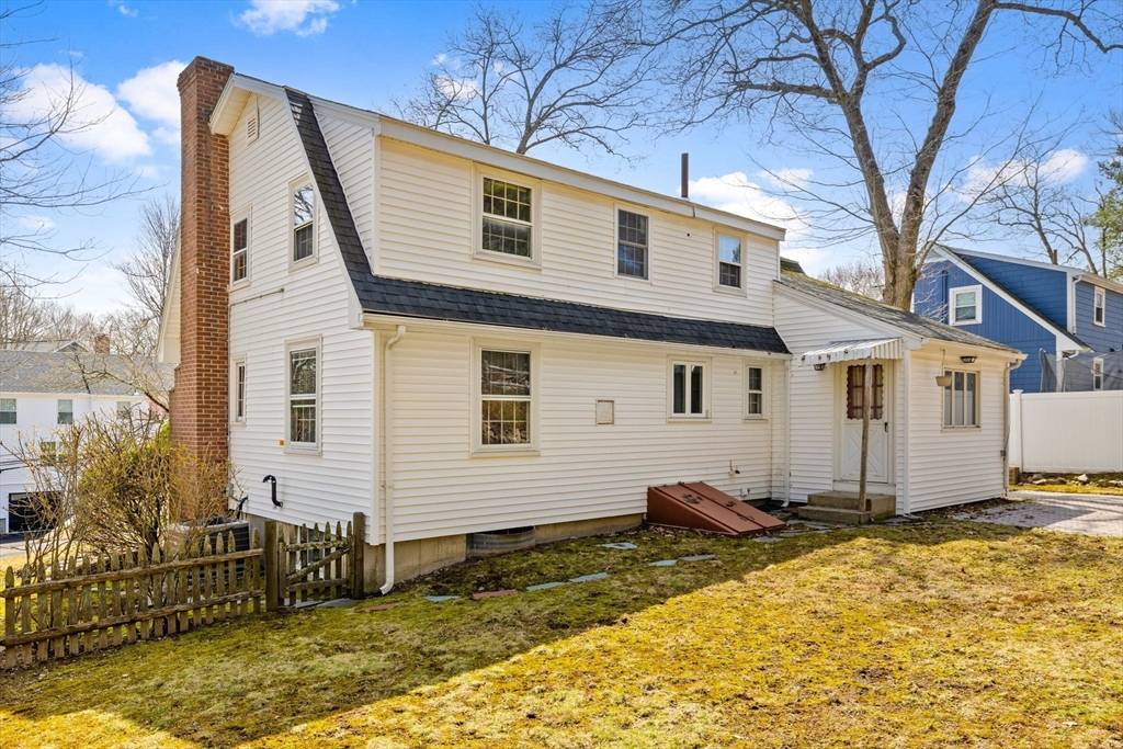 Dedham, MA 02026,88 Fox Meadow Ln