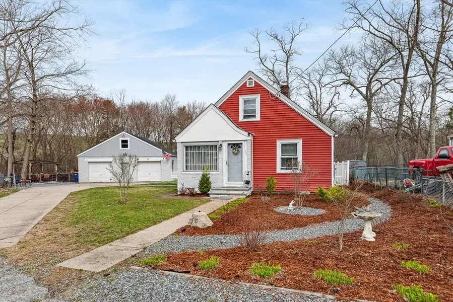 75 Border Ave, Seekonk, MA 02771