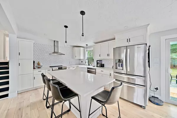 Hanover, MA 02339,7 Birchwood Rd