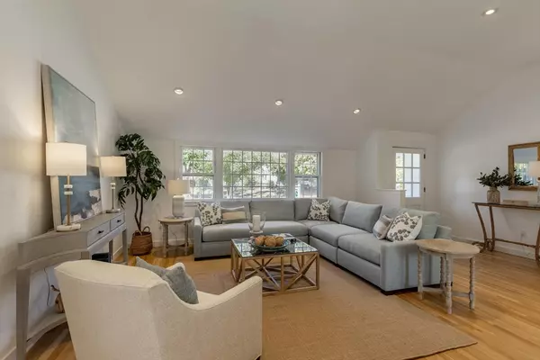Hamilton, MA 01982,10 Pilgrim Rd