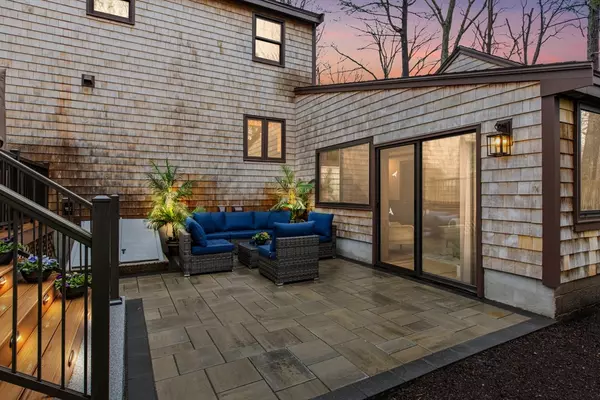 Hamilton, MA 01982,55 Village Ln