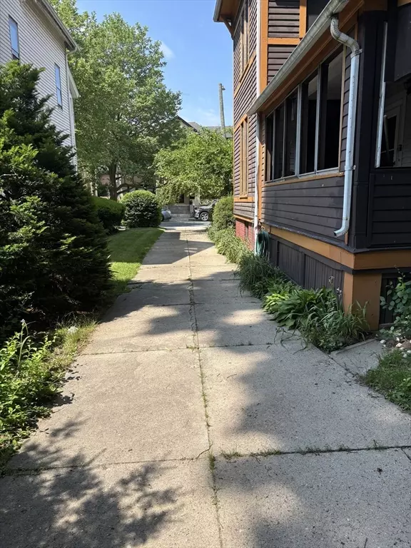 Springfield, MA 01109,123 Buckingham St