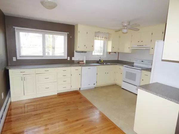 Sandwich, MA 02563,33 Lakeview Dr